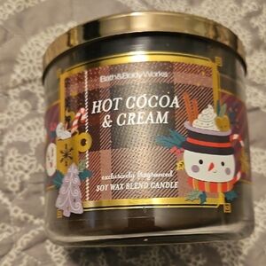 Bath & Body Works Hot Cocoa & Cream Candle with Gold Lid